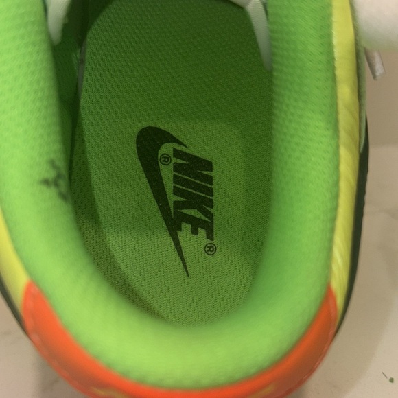 Nike Dunk Low SE “Splash Volt” - Size 9.5 - Picture 4 of 6